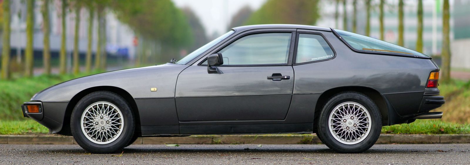 Sleek Sophistication: Unraveling the Elegance and Innovation of the Porsche 924